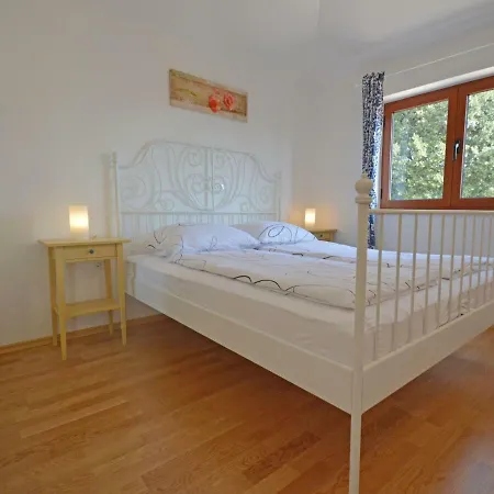 Elia-2 Apartment
